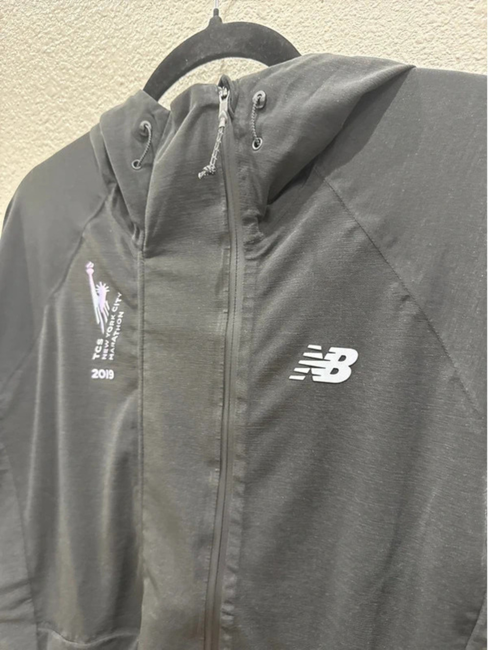 New Balance 2019 TCS New York City Marathon "Anticipate" Anorak Jacket - Picture 3 of 7